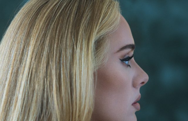 アデル（Adele）、Spotifyにデフォルト設定を非シャッフルにするよう要請したことをSNSで発表