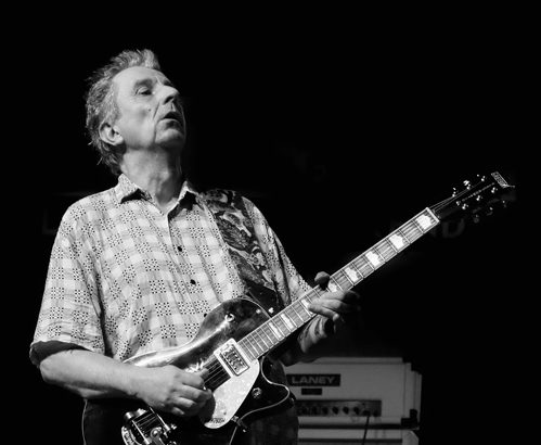 ブランドXのギタリストのジョン・グッドサル（John Goodsall）が11月11日死去